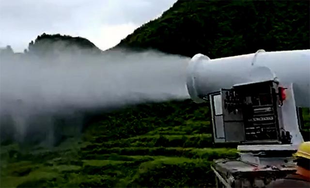 福建茶叶园，雾炮作业现场
